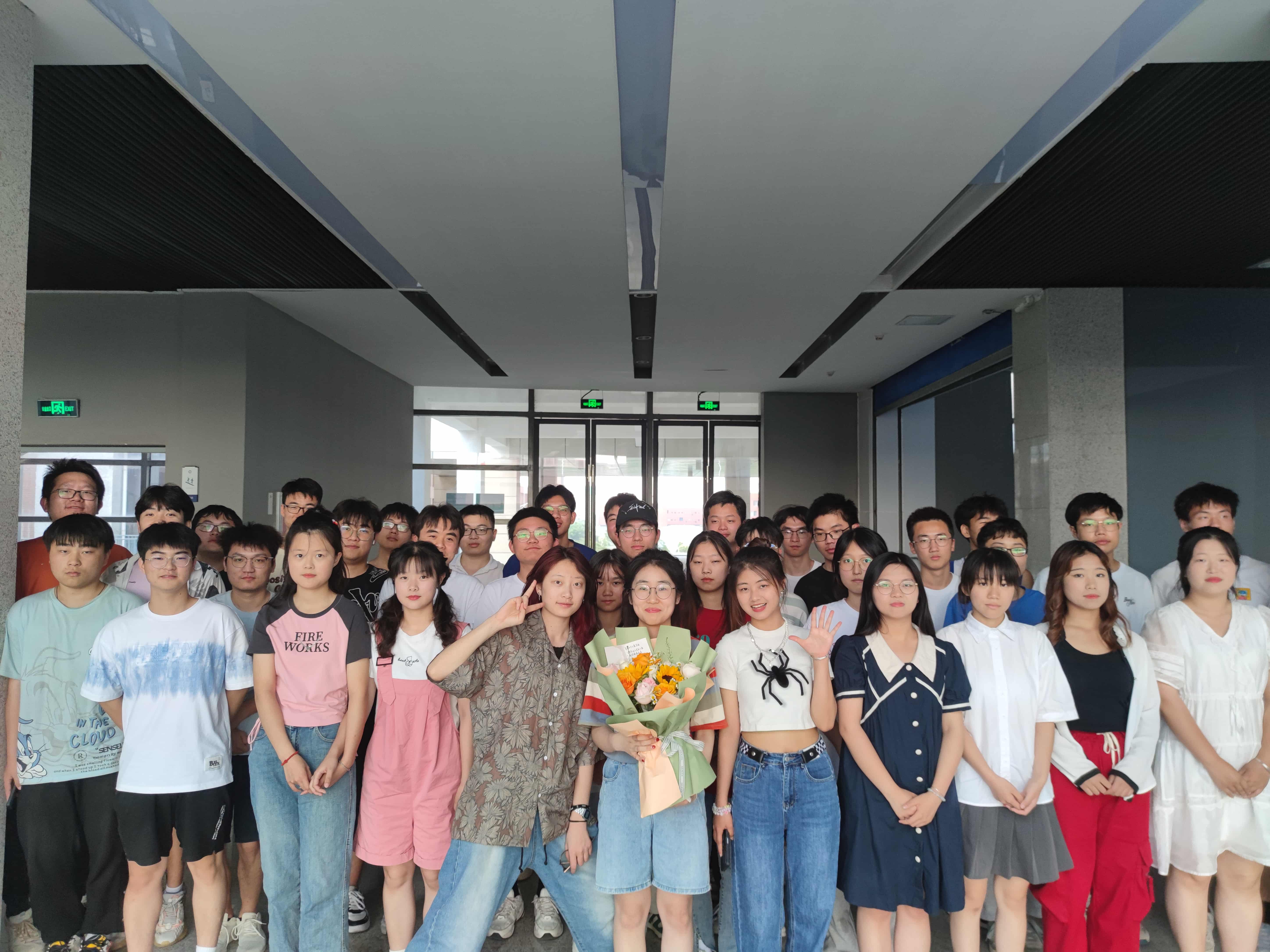 2023-06-10 大二班级合照.jpg