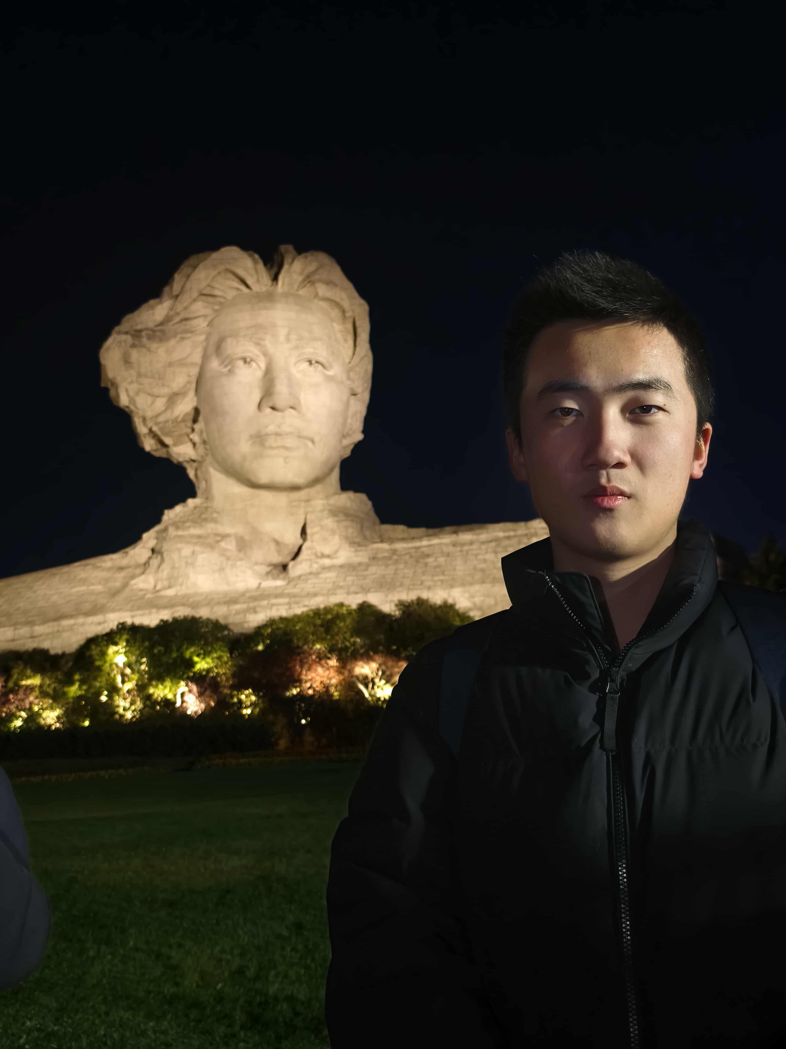 2025-01-10 橘子洲头留影.jpg