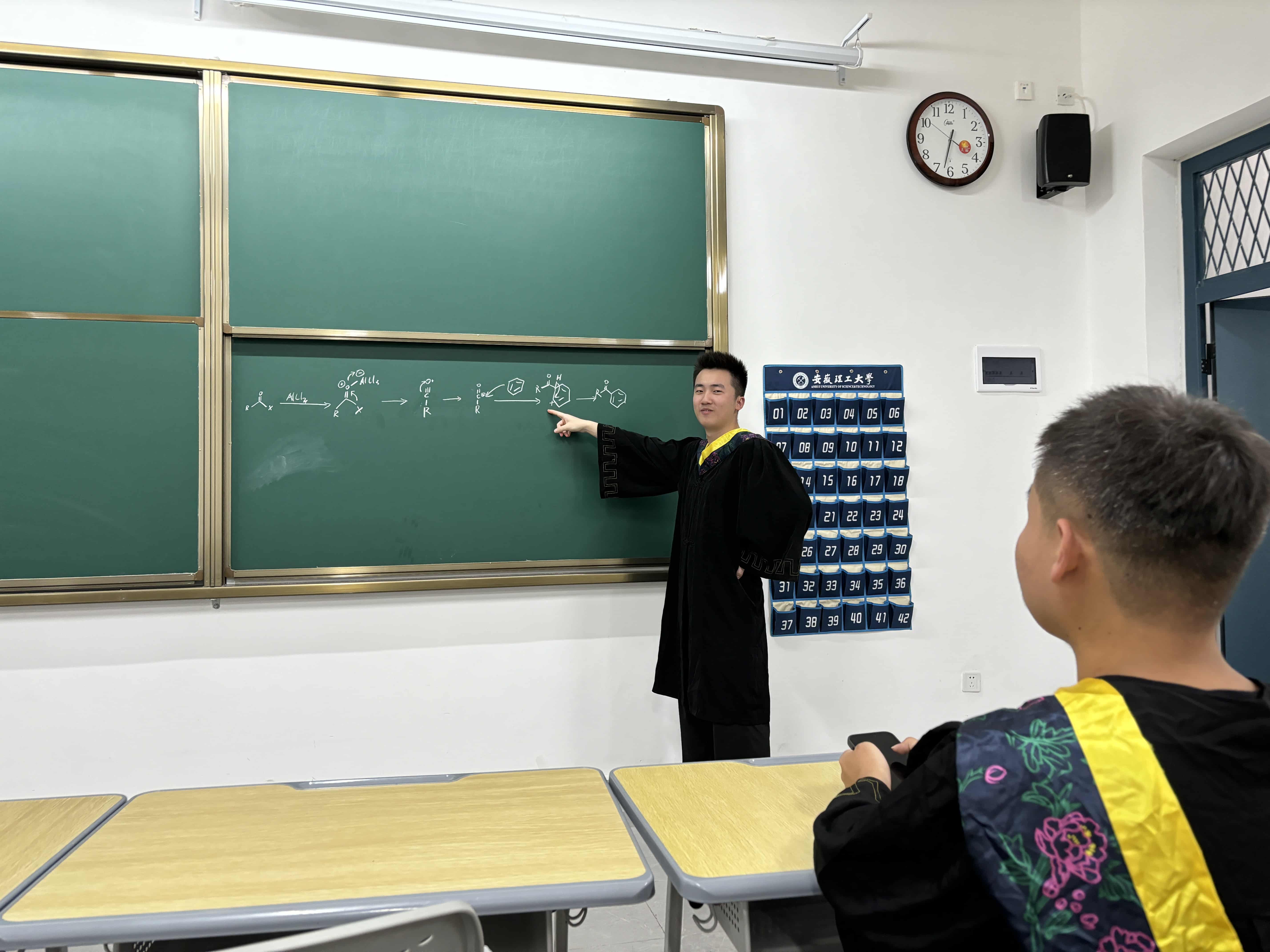 2025-06-04 毕业合影专辑-FC反应机理.JPG