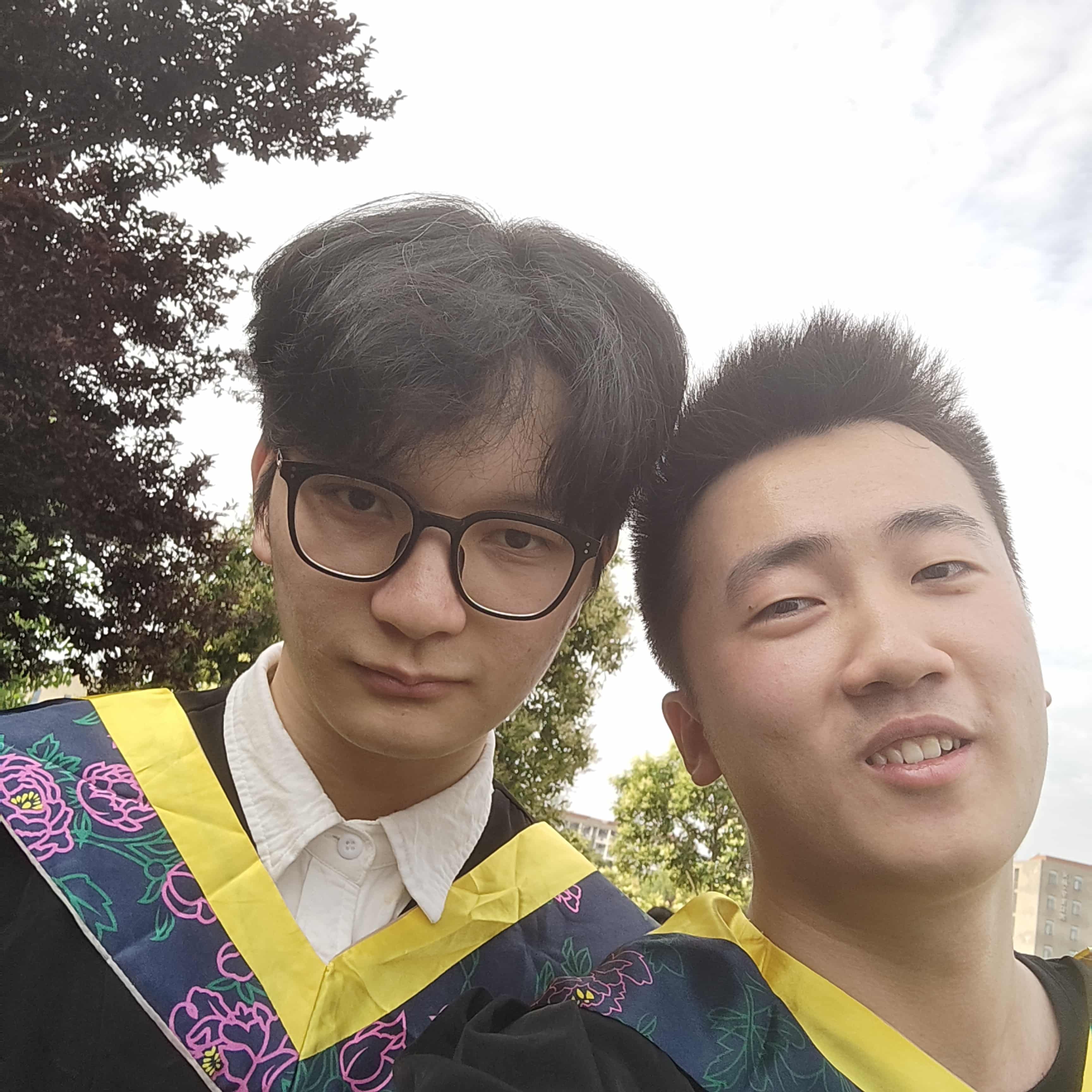 2025-06-04 毕业合影1.jpg