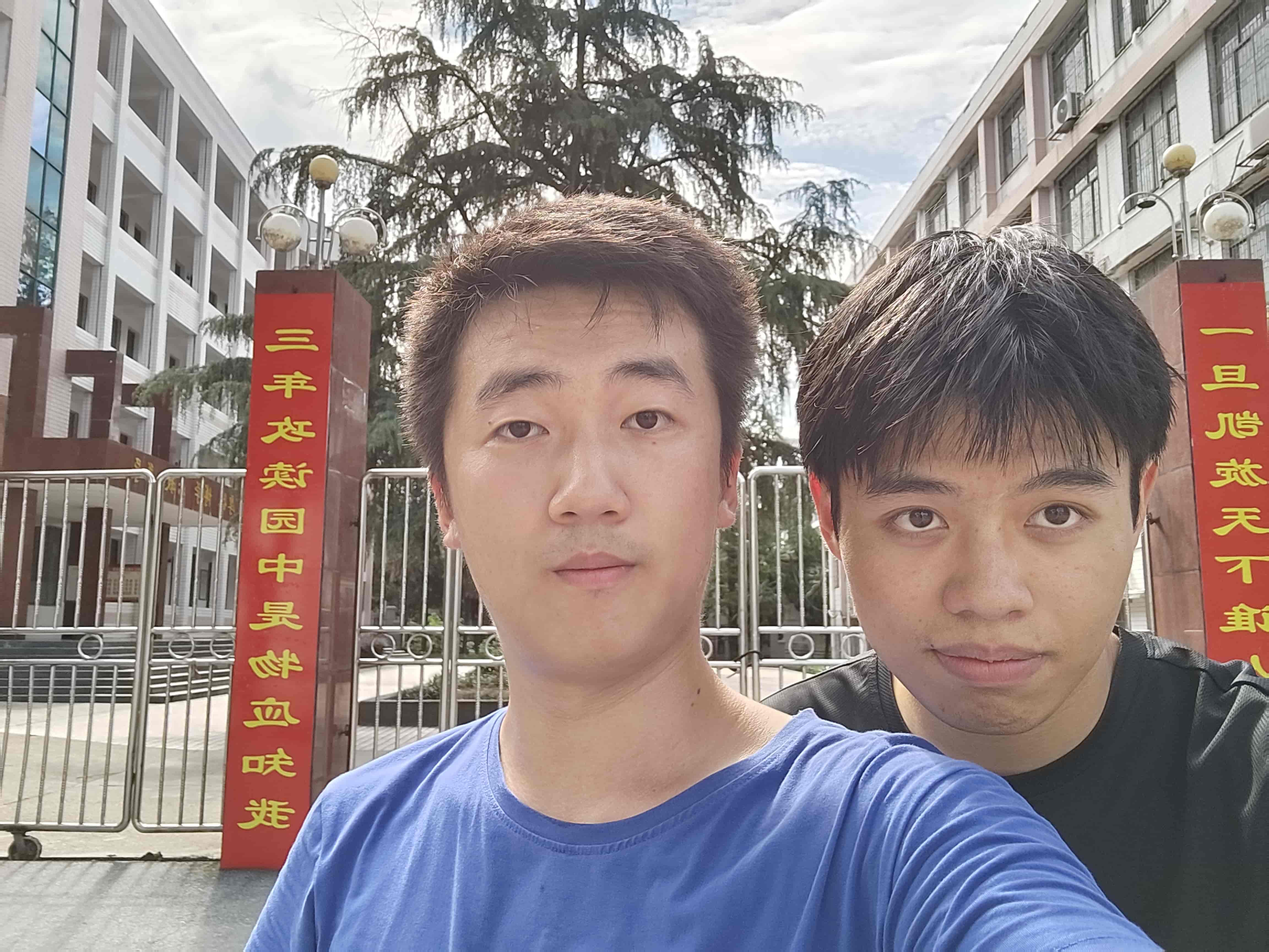 2025-06-28 华容一中合照.jpg