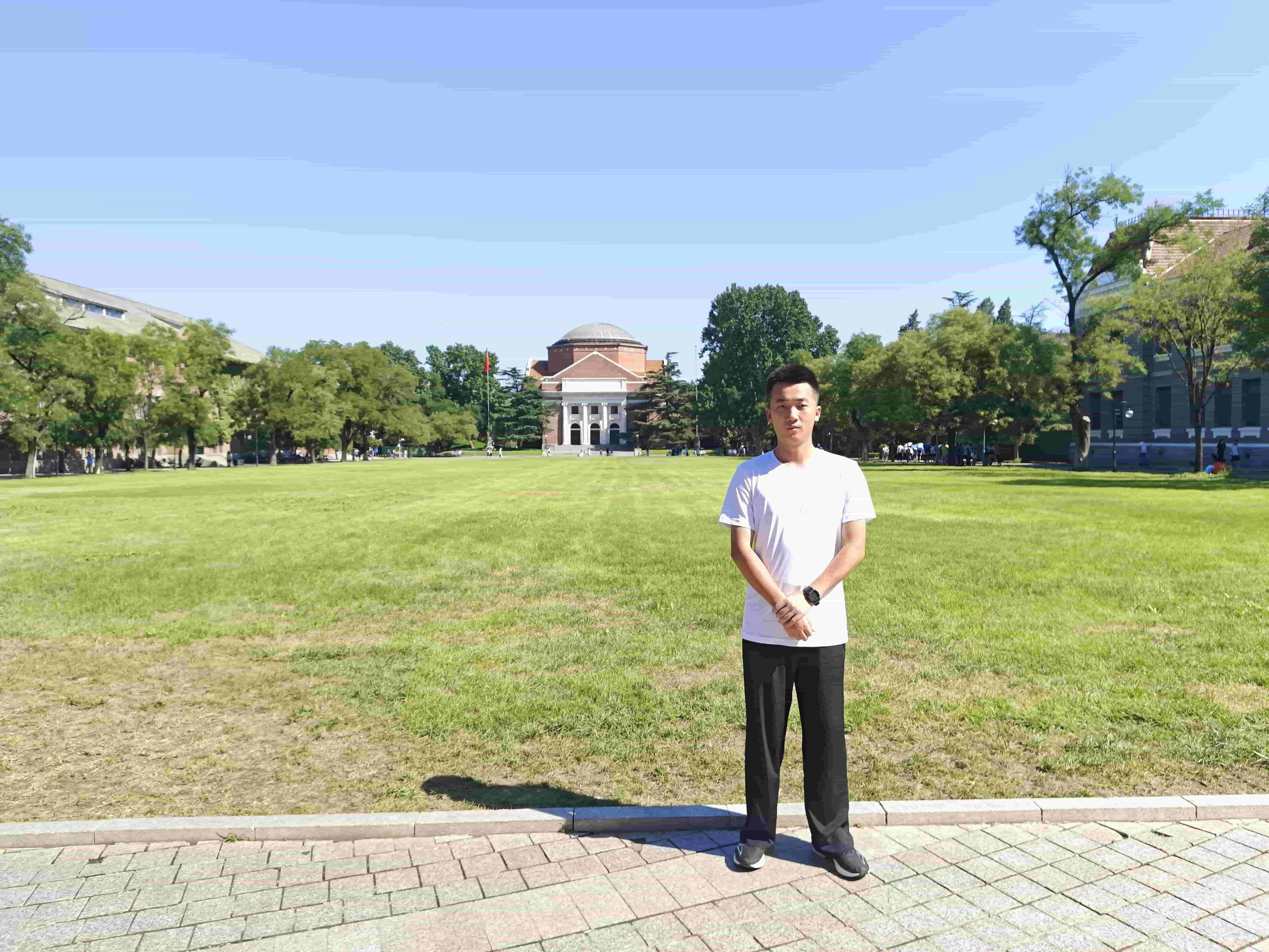2025-08-10 清华大学留影.jpg