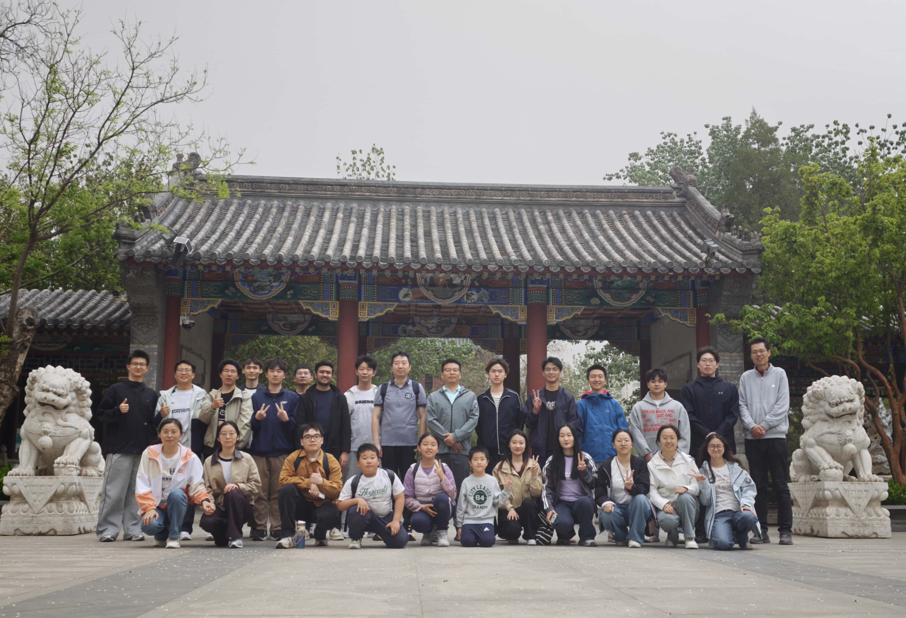 2026-04-19 课题组春游合照.jpg